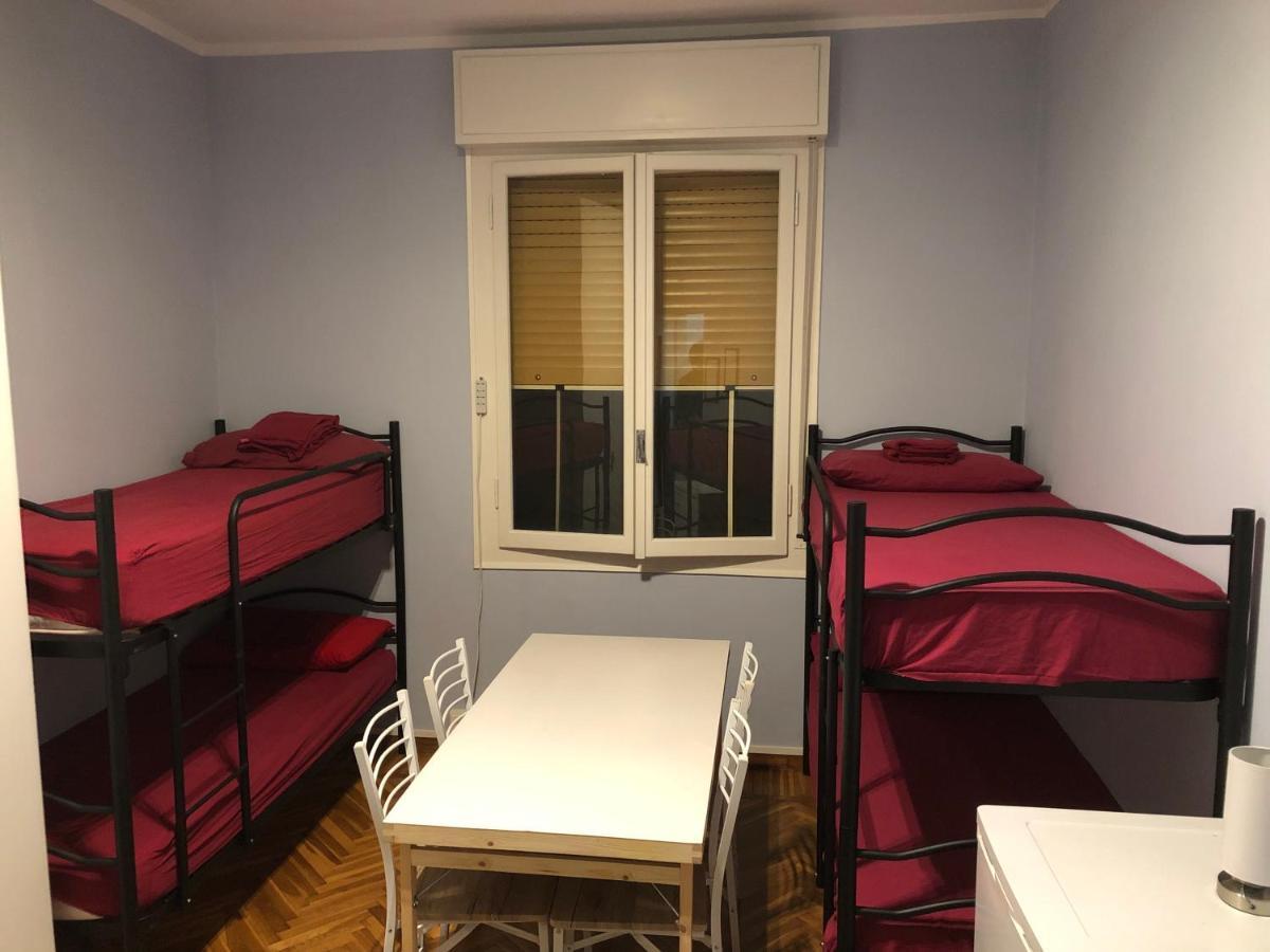 Euro House Hostel โมดินา ภายนอก รูปภาพ