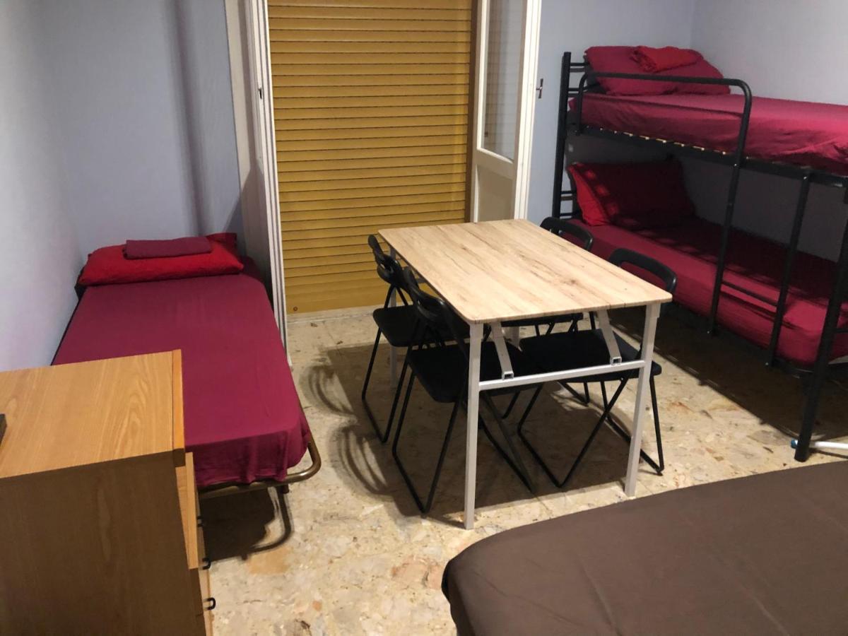 Euro House Hostel โมดินา ภายนอก รูปภาพ